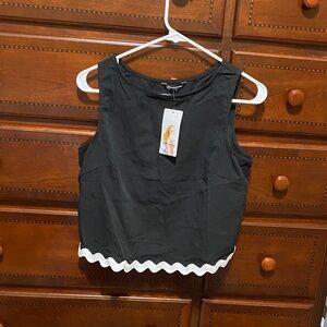 Chic Black Crop Top with White Scallop Trim